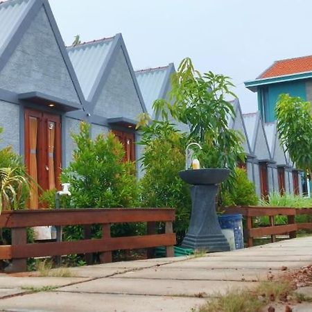 E2 Guest House Karimunjawa Exterior photo