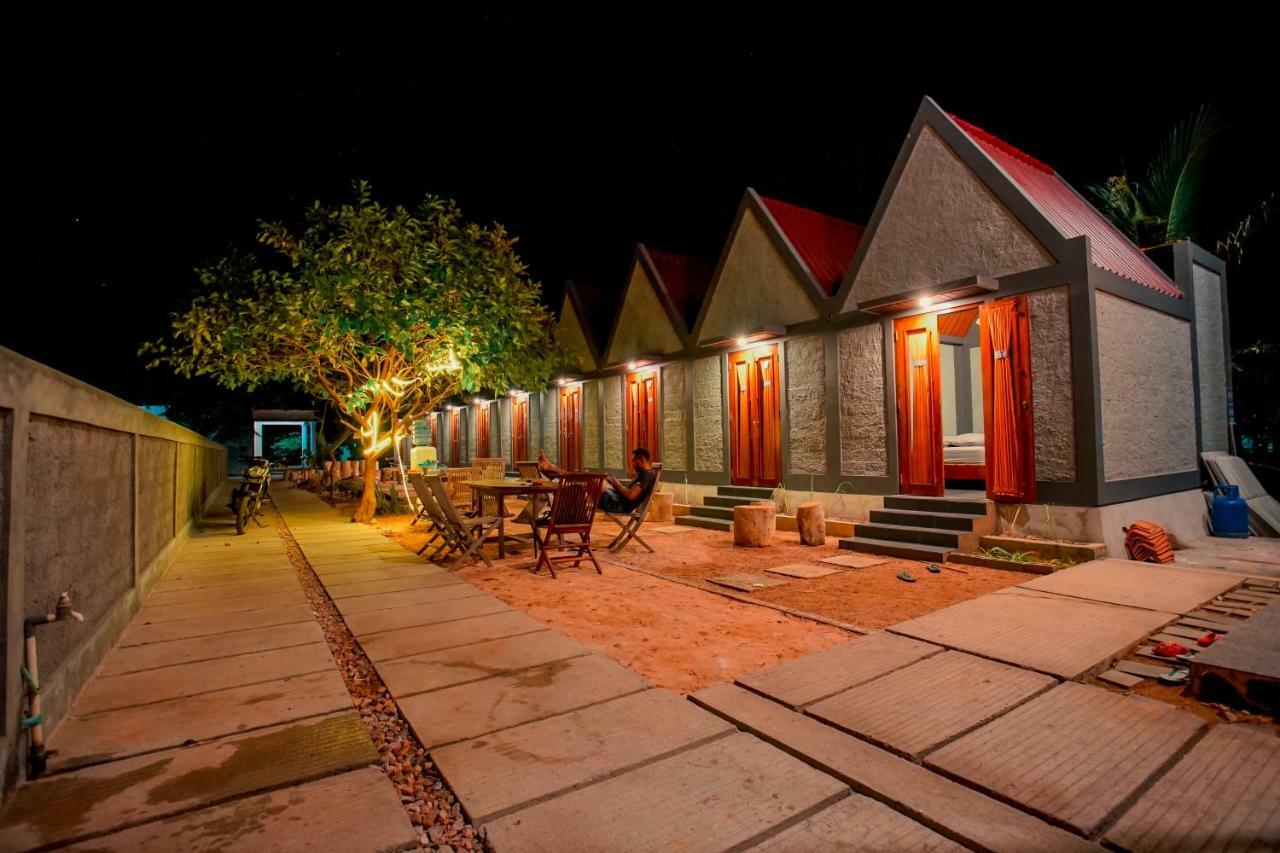 E2 Guest House Karimunjawa Exterior photo